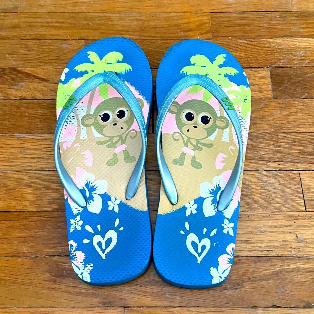 🙈 Monkey-ing around flip flops